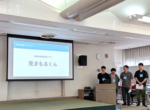 チーム「船橋魂」がプレゼンしている写真