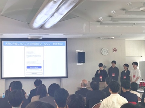 チーム「I3Y」がプレゼンしている写真