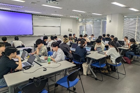 千葉大学会場の検討風景(ハッカソン)