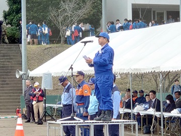 九都県市合同防災訓練であいさつをする實川副議長の様子