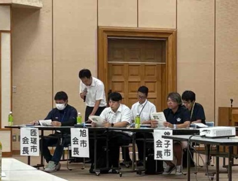 各市担当者が活動紹介をしている様子