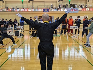 綱引連盟による審判の様子