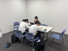 投稿記事案作成の様子