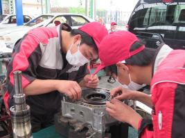 ロータリーエンジン整備作業