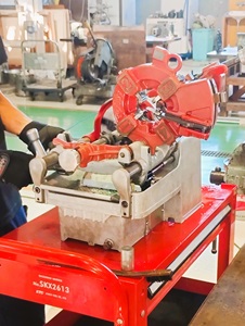 鋼管ねじ切り作業