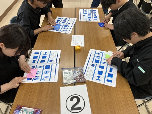 折り箱つくりの練習