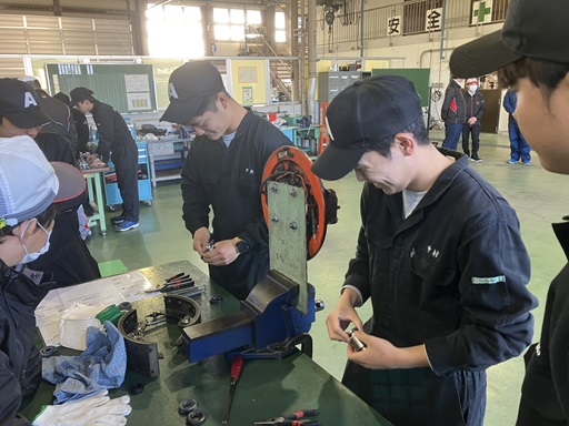 ホイールシリンダの分解