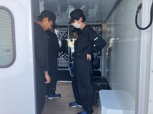 荷室内の見学