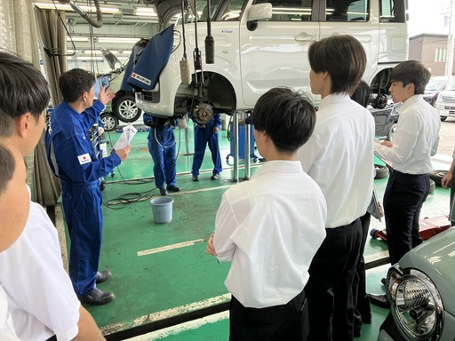 整備工場の見学