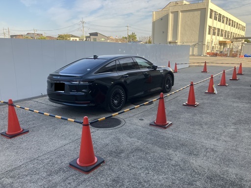 スマートフォンで車両を操作しています