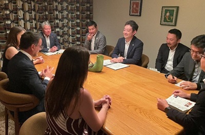 マンリー・パシフィックホテルでの意見交換