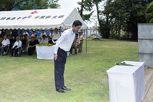 千葉県忠霊塔拝礼の様子