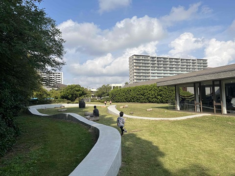 県立美術館の芝生広場