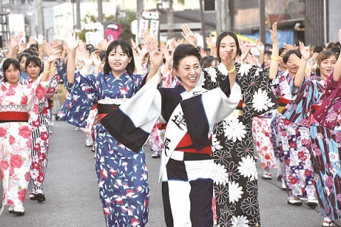 やっさいもっさい踊り大会の写真