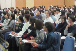 基調講演の様子の写真