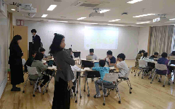 山武市立松尾小学校の視察の様子の写真2