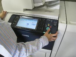 スキャン機能付きコピー印刷機の画像