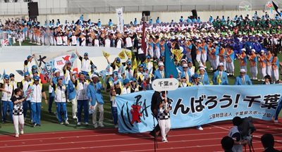 開会式における選手入場時の千葉県選手団の写真