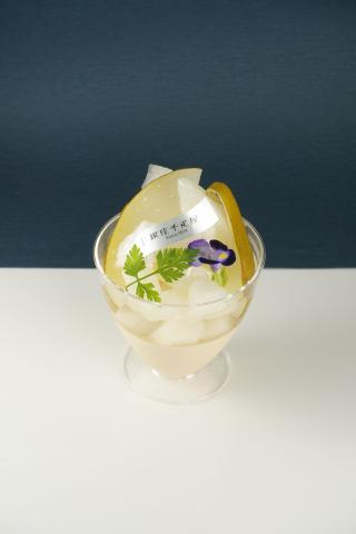 千葉県産秋満月(あきみつき)の梨と紅茶ムース