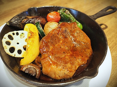 肉厚三元豚のトンテキ 千葉醤油を使ったオニオン醤油ソースの画像
