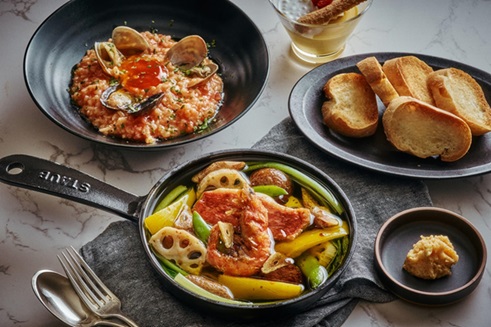 金目鯛の黒アヒージョ　カルドソ(スペイン風リゾット)添えの画像