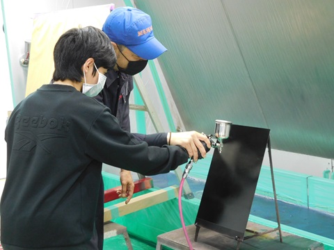 市原校の体験付きオープンキャンパス（塗装）の写真です。