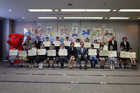 令和７年度「防火・防災ポスター展」表彰式の記念写真