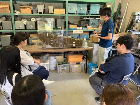地下水流動実験見学の様子